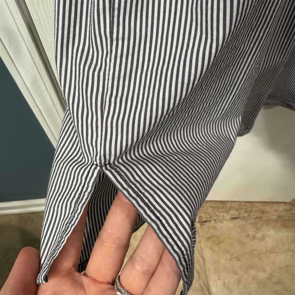 Black and White Striped maternity top - Picture 5 of 5